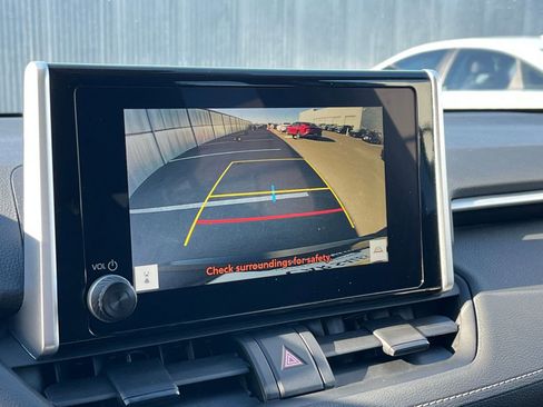 Used 2025 Toyota RAV4 XLE image 17