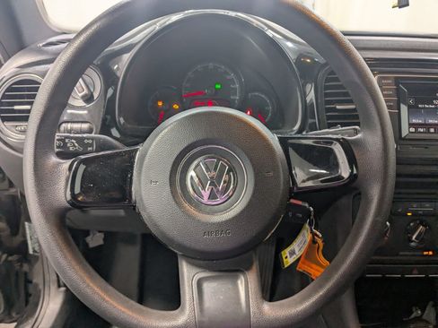 Used 2017 Volkswagen Beetle 1.8T Classic FWD image 13
