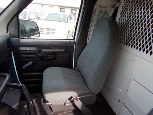 Used 1995 Ford E-250 and Econoline 250 Super image 11