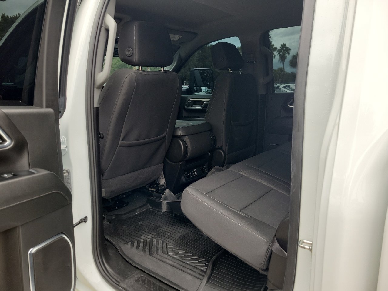 Used 2024 Chevrolet Silverado 2500 LT AWD/4WD image 9