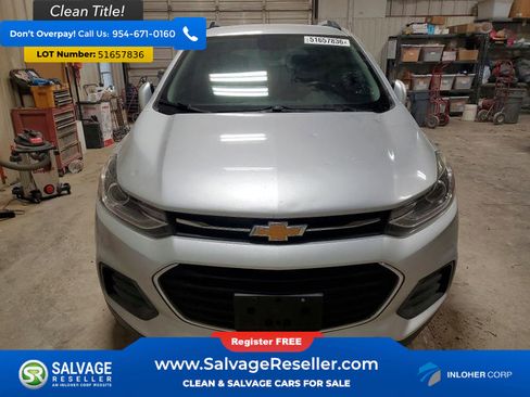 Used 2019 Chevrolet Trax LT w/ LT Convenience Package FWD image 7