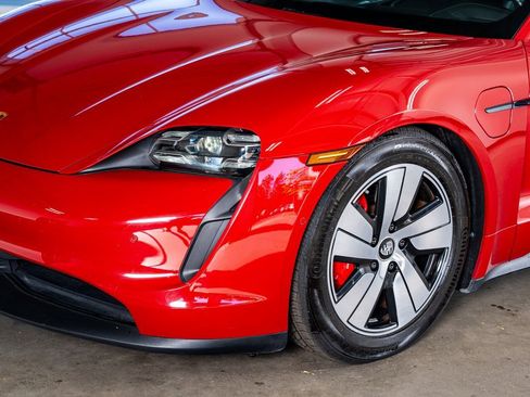 Used 2022 Porsche Taycan 4S image 12