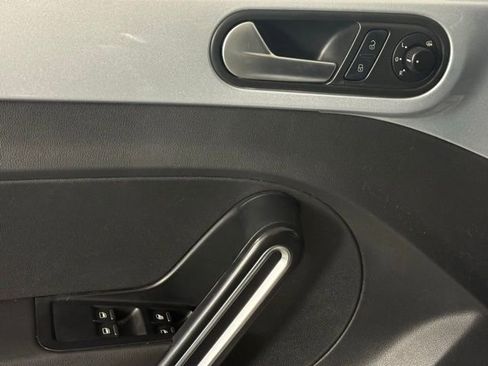 Used 2014 Volkswagen Beetle TDI image 10