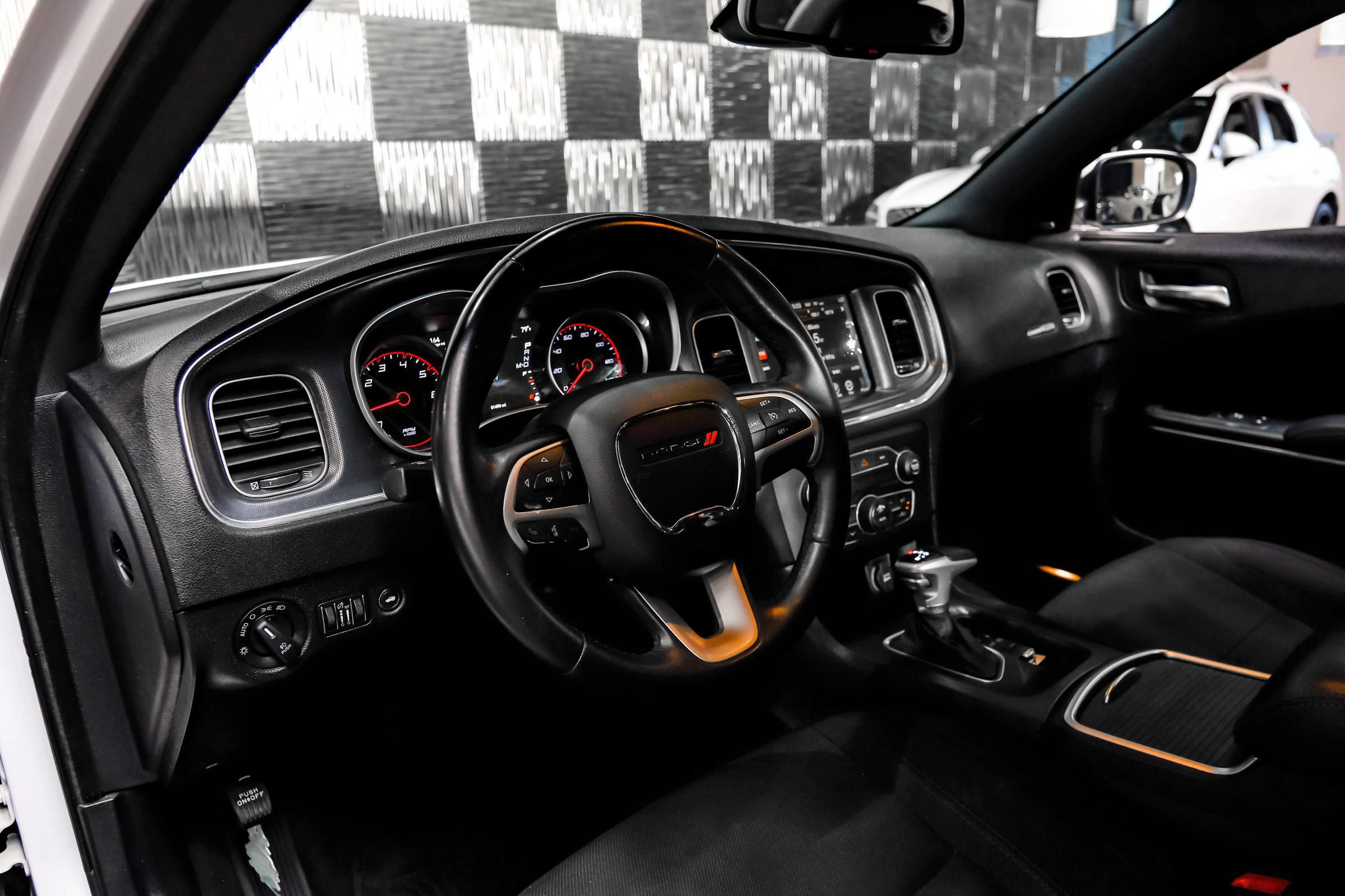Used 2016 Dodge Charger SXT w/ Navigation & Travel Group RWD image 3