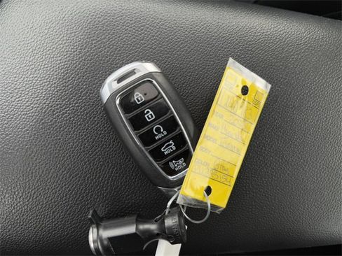 Used 2023 Hyundai Elantra Limited image 16