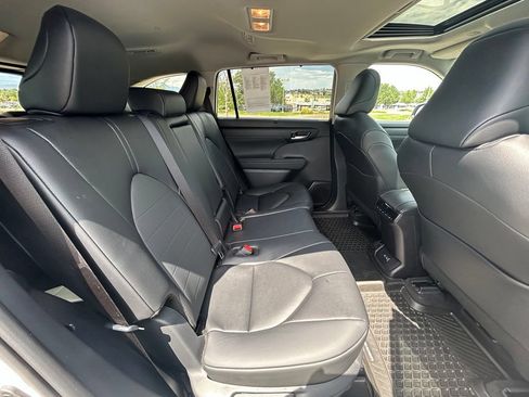 Used 2026 Toyota Highlander AWD image 26