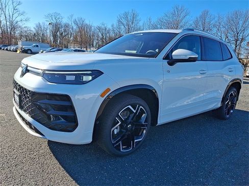 New 2026 Volkswagen Tiguan SEL R-Line image 2