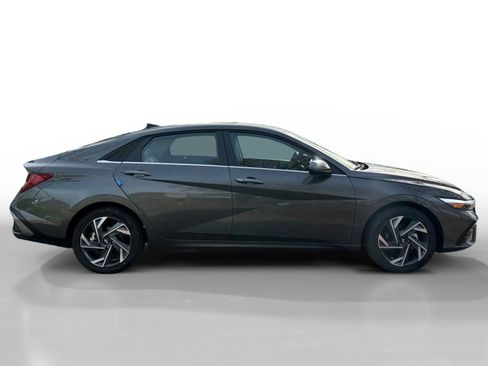 New 2026 Hyundai Elantra Limited FWD image 6