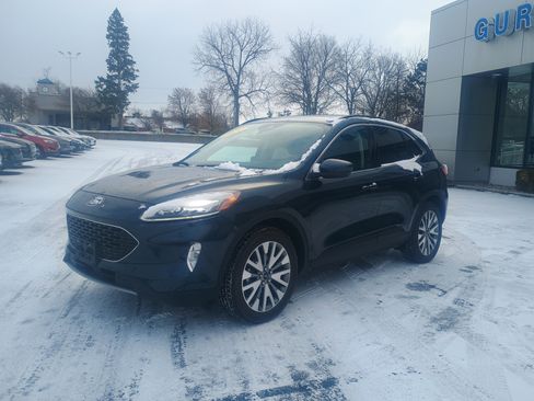 Certified 2022 Ford Escape Titanium w/ Class II Trailer Tow Package image 3