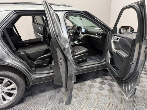 Used 2023 Ford Explorer XLT w/ Equipment Group 202A AWD/4WD image 22
