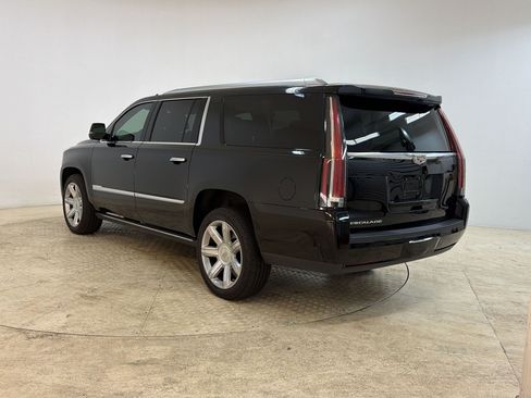 Used 2020 Cadillac Escalade ESV Premium Luxury AWD/4WD image 3