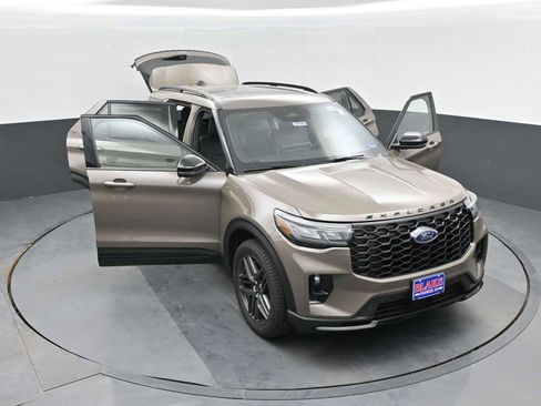 New 2026 Ford Explorer ST-Line w/ ST-Line Street Pack image 25