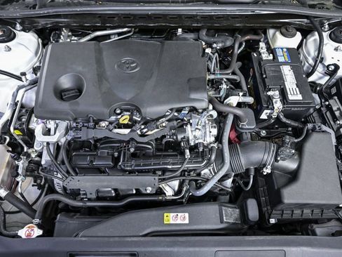 Used 2021 Toyota Camry XLE image 30