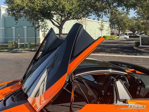 Used 2022 McLaren 720S Spider image 71