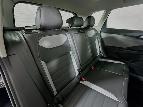 Used 2024 Volkswagen Taos SEL image 27