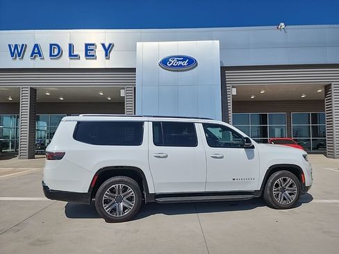 Used 2024 Jeep Wagoneer L Series II w/ Flexible Seating Group image 2