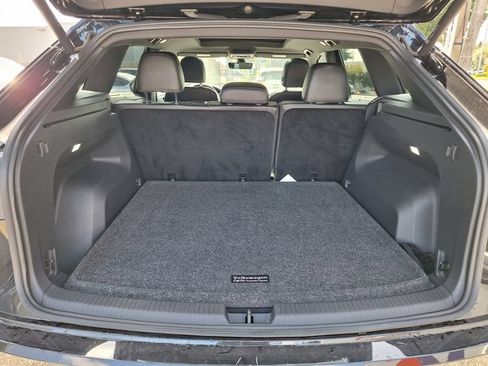 Used 2024 Volkswagen Atlas Cross Sport SE FWD image 25