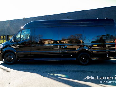 Used 2024 Mercedes-Benz Sprinter 3500 image 5