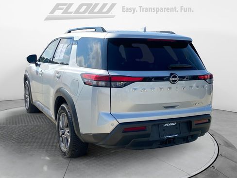 Used 2022 Nissan Pathfinder SV w/ SV Premium Package AWD/4WD image 6