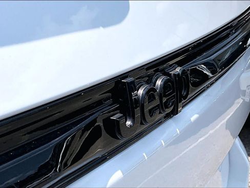 Used 2023 Jeep Grand Cherokee Altitude AWD/4WD image 31