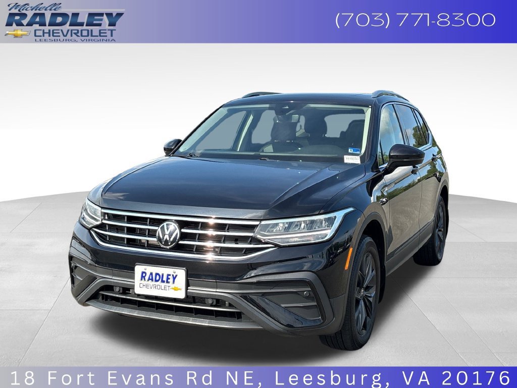 Used 2024 Volkswagen Tiguan SE w/ Panoramic Sunroof Package AWD/4WD image 1