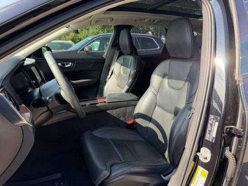 Certified 2024 Volvo XC60 B5 Ultimate w/ Protection Package Premier AWD/4WD image 10