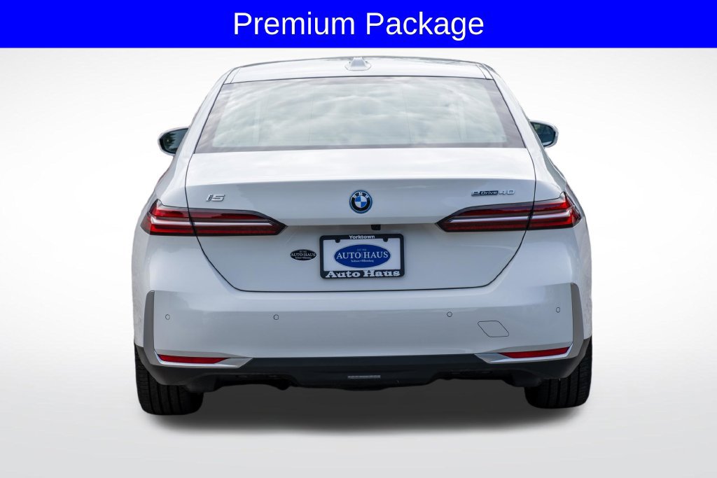 Used 2024 BMW i5 eDrive40i w/ M Sport Package RWD image 7
