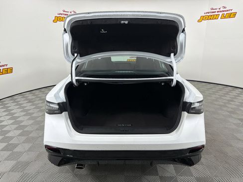 New 2026 Nissan Sentra SR w/ Floor Mat Package image 5