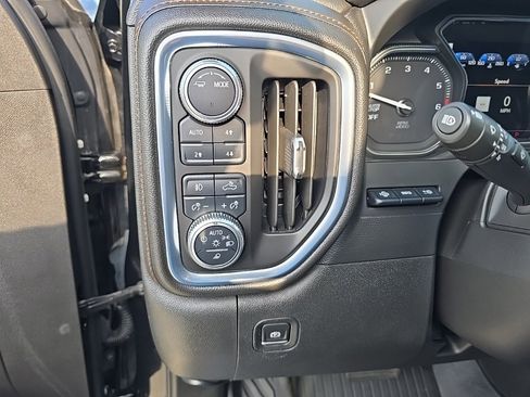 Used 2021 GMC Sierra 1500 AT4 w/ Off-Road Performance Package image 22