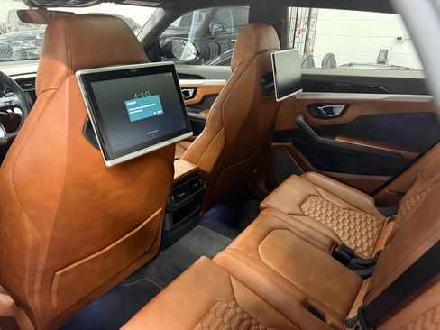 Used 2020 Lamborghini Urus AWD/4WD image 26