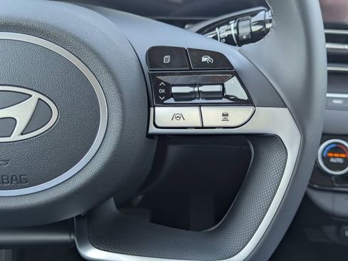 Certified 2025 Hyundai Elantra SEL image 17