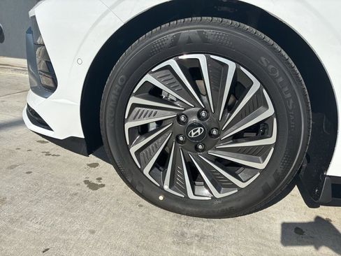 New 2026 Hyundai Sonata Limited FWD image 8