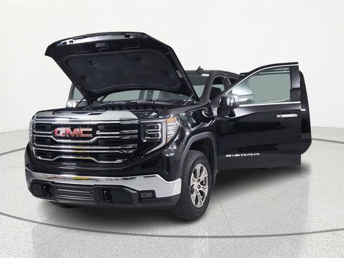 Used 2025 GMC Sierra 1500 SLT image 6