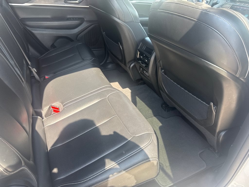 Used 2023 Jeep Grand Cherokee Limited AWD/4WD image 16