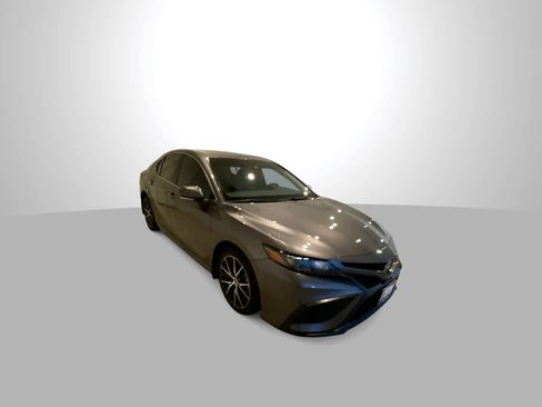 Certified 2022 Toyota Camry SE image 2