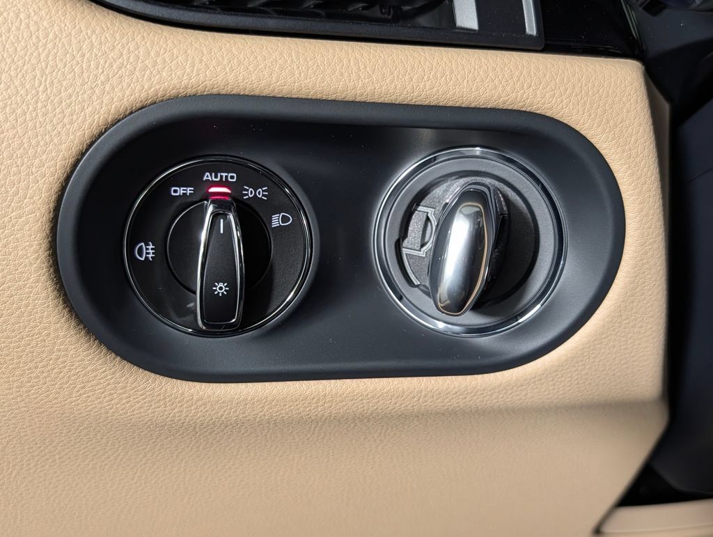 New 2026 Porsche Macan AWD/4WD image 35