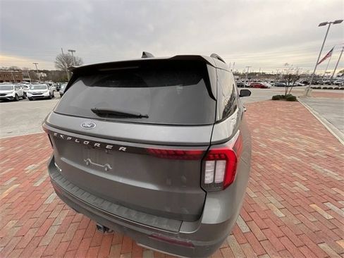 Used 2025 Ford Explorer Active w/ Active Comfort Package image 19