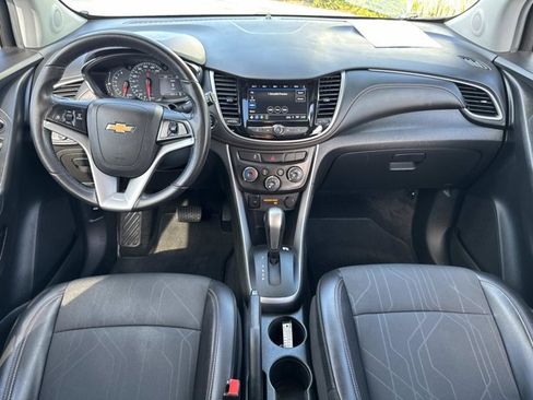 Used 2019 Chevrolet Trax LT w/ LT Convenience Package image 25