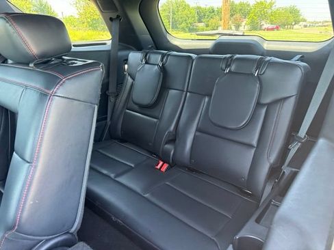 Used 2025 Ford Explorer ST-Line w/ ST-Line Street Pack AWD/4WD image 13
