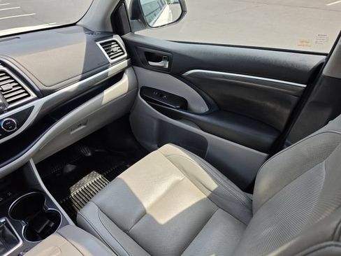 Used 2018 Toyota Highlander Limited AWD/4WD image 37