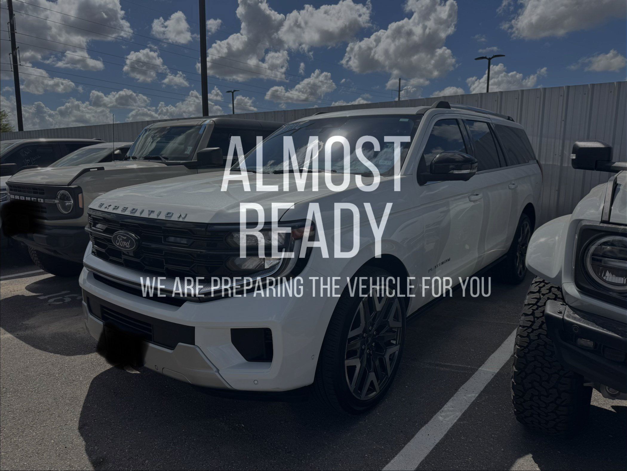 Used 2025 Ford Expedition Max Platinum w/ Platinum Ultimate Package AWD/4WD image 2