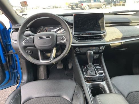 Used 2024 Jeep Compass Latitude image 18