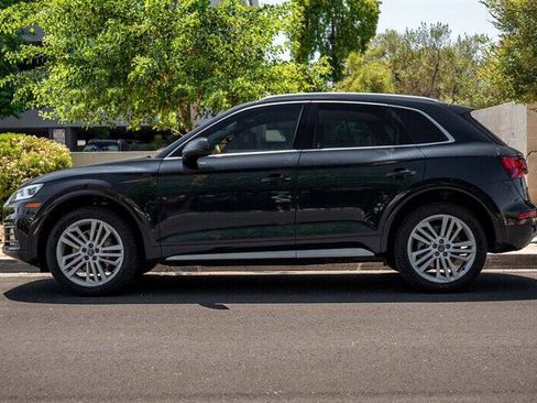 Used 2018 Audi Q5 2.0T Premium Plus w/ Premium Plus Package AWD/4WD image 2
