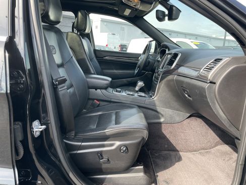 Used 2018 Jeep Grand Cherokee Overland image 13