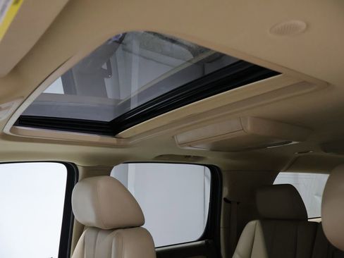 Used 2013 GMC Yukon XL SLT w/ SLT-2 Equipment Package image 9