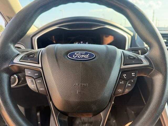 Used 2020 Ford Fusion SE FWD image 16