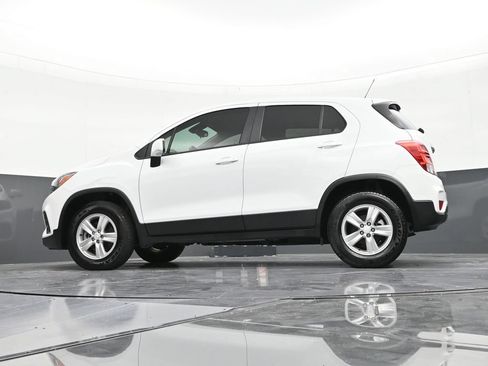 Used 2021 Chevrolet Trax LS AWD/4WD image 21