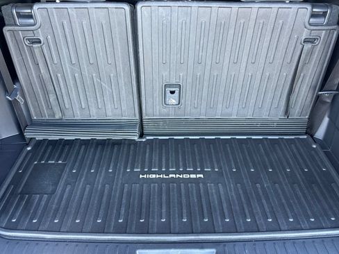 Used 2025 Toyota Highlander XLE AWD/4WD image 20