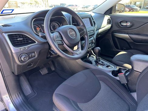 Used 2019 Jeep Cherokee Latitude w/ Popular Appearance Group image 22