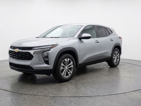 Used 2025 Chevrolet Equinox LT image 3